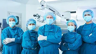 surgeon-team-arms-folded-308x175